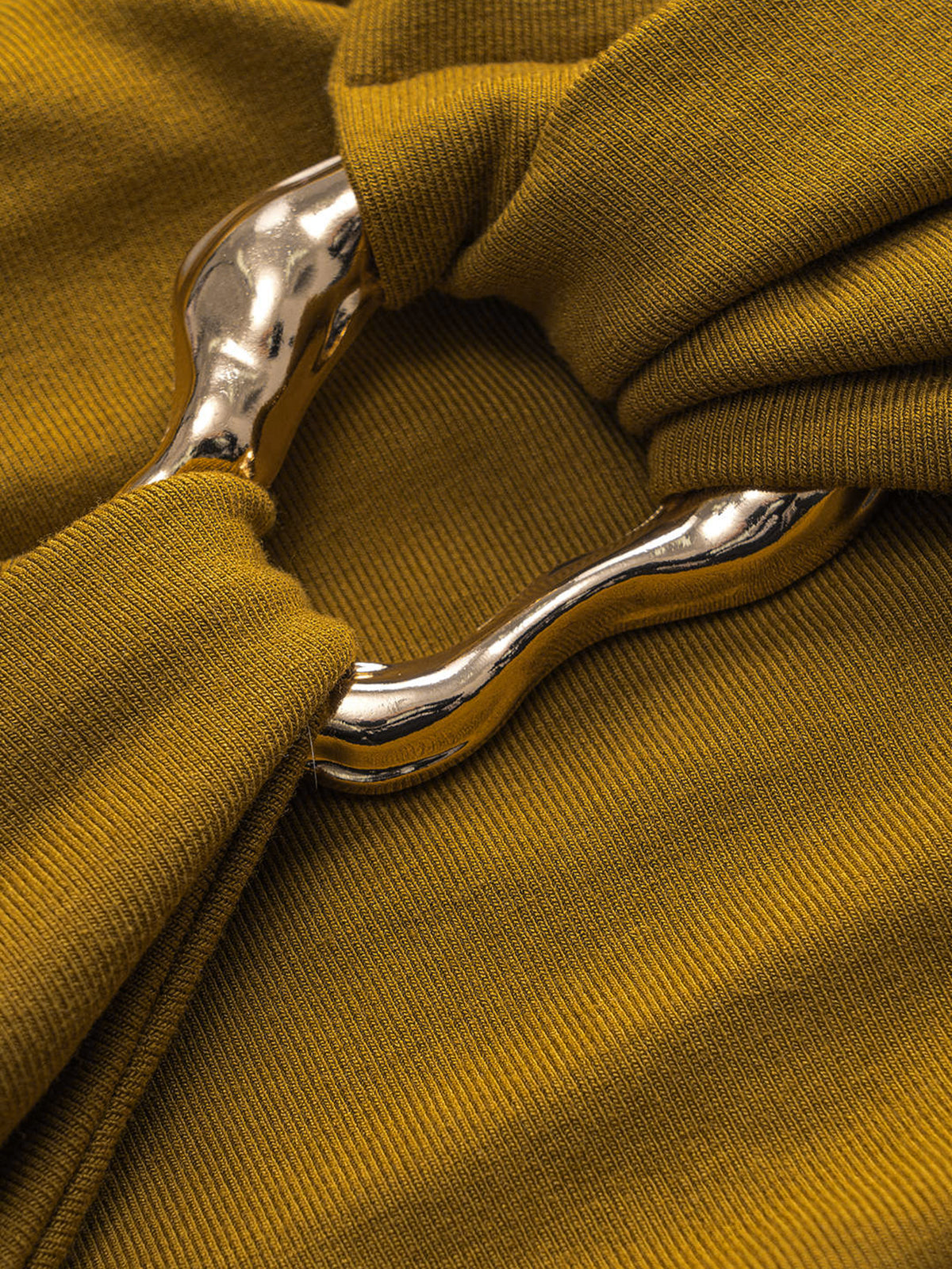 Önü Bükülmüş Tek Omuzlu Üst