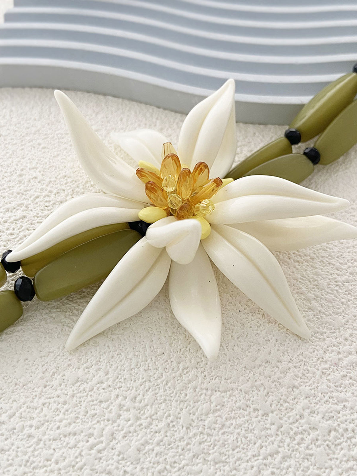 Çiçek Detaylı Boncuklu Bileklik