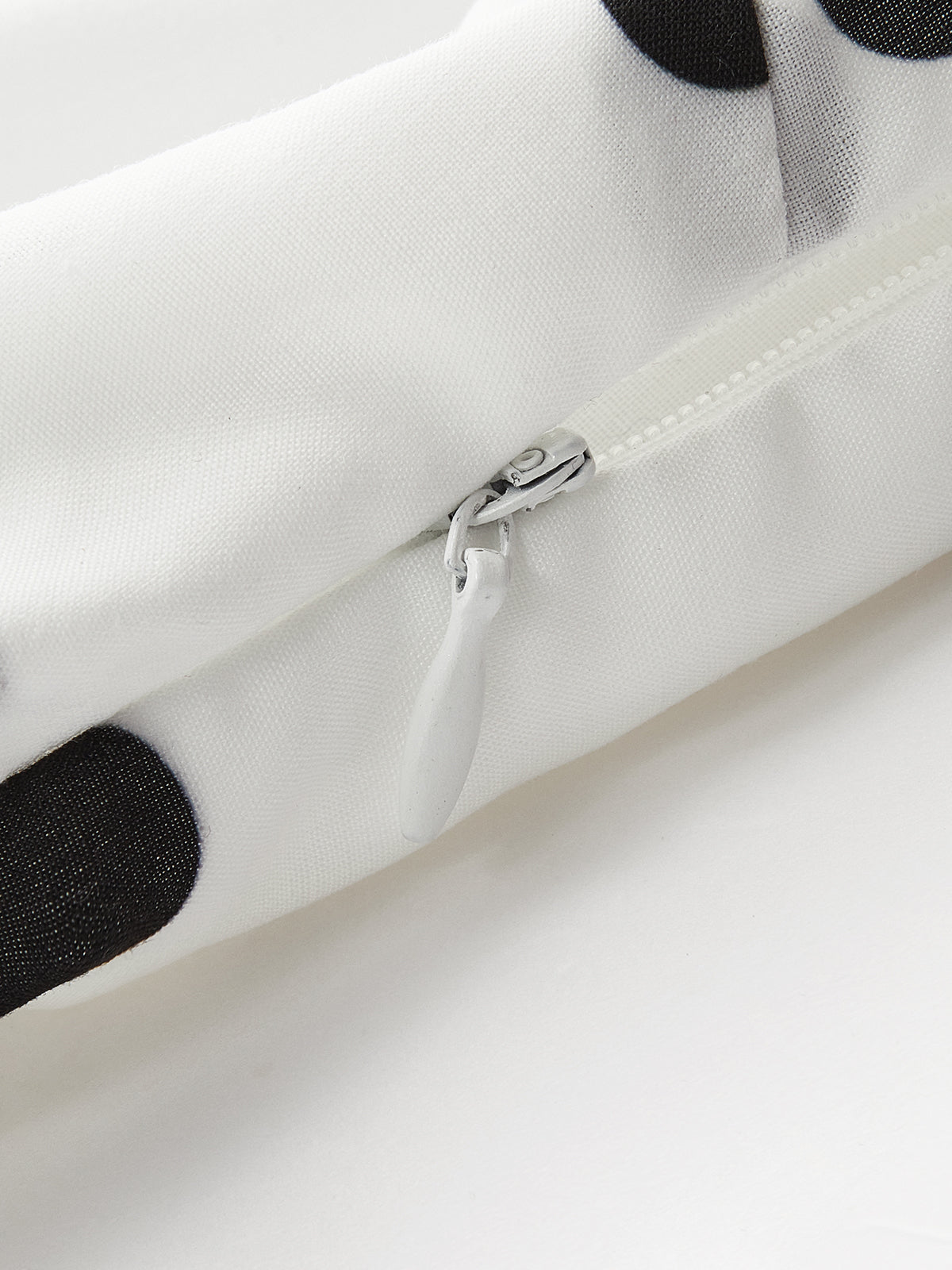 Puantiyeli Fiyonklu Askılı Fermuarlı Elbise