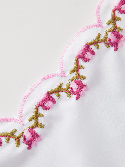 İşlemeli Taraklı Puf Kollu Fiyonklu Bluz