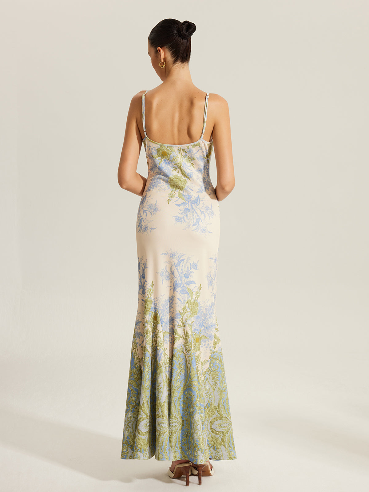 Çiçek Desenli Askılı Elbise