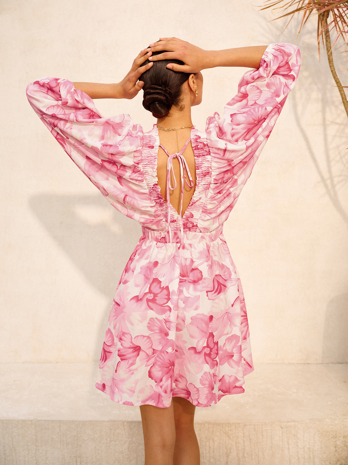 Çiçekli Puf Kollu V Yaka Elbise