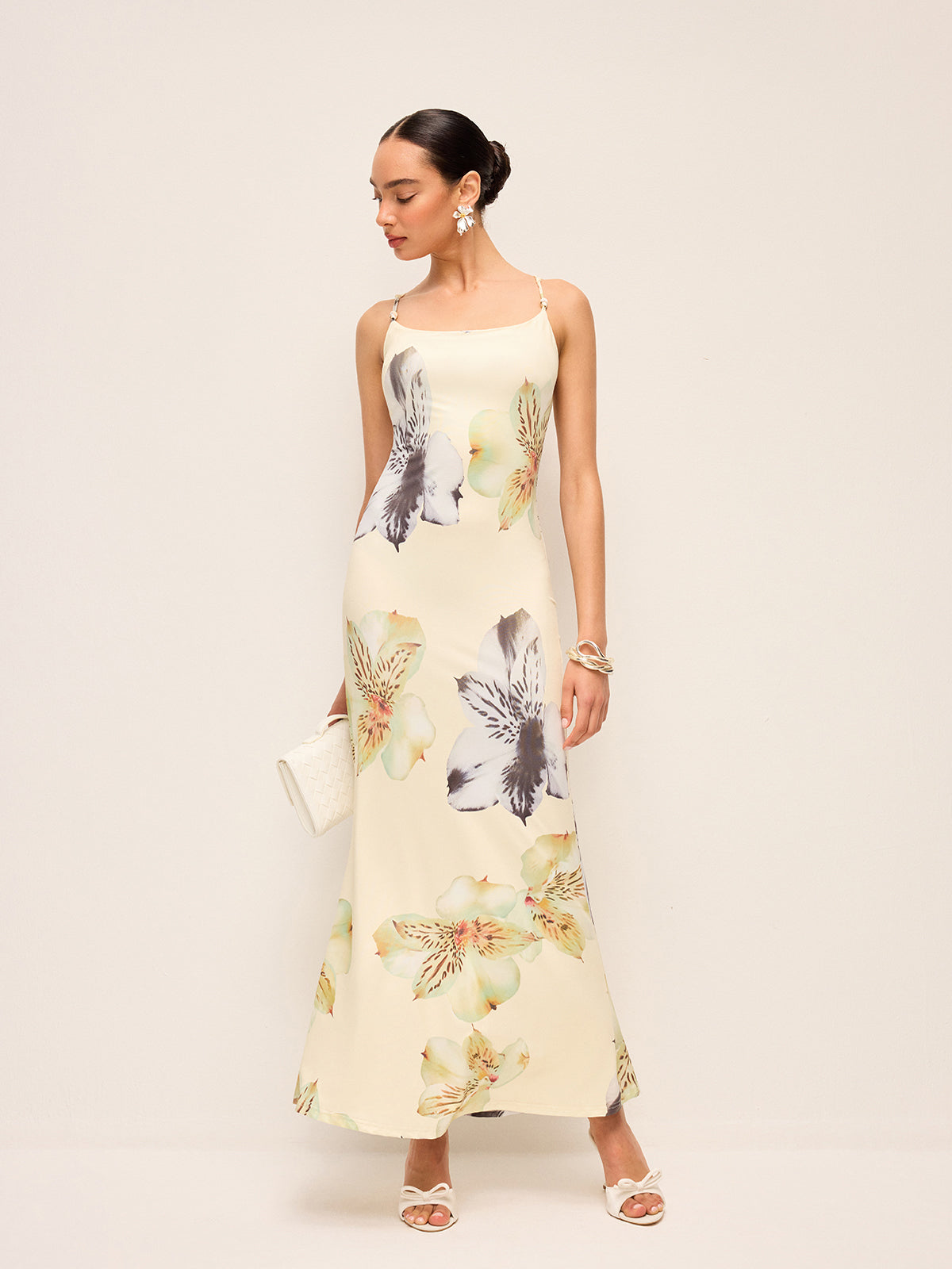 Sırtı Açık Bağcıklı Çiçekli Elbise