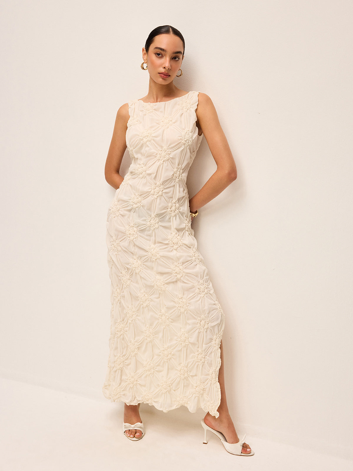 Zarif İşlemeli Yırtmaçlı Uzun Elbise