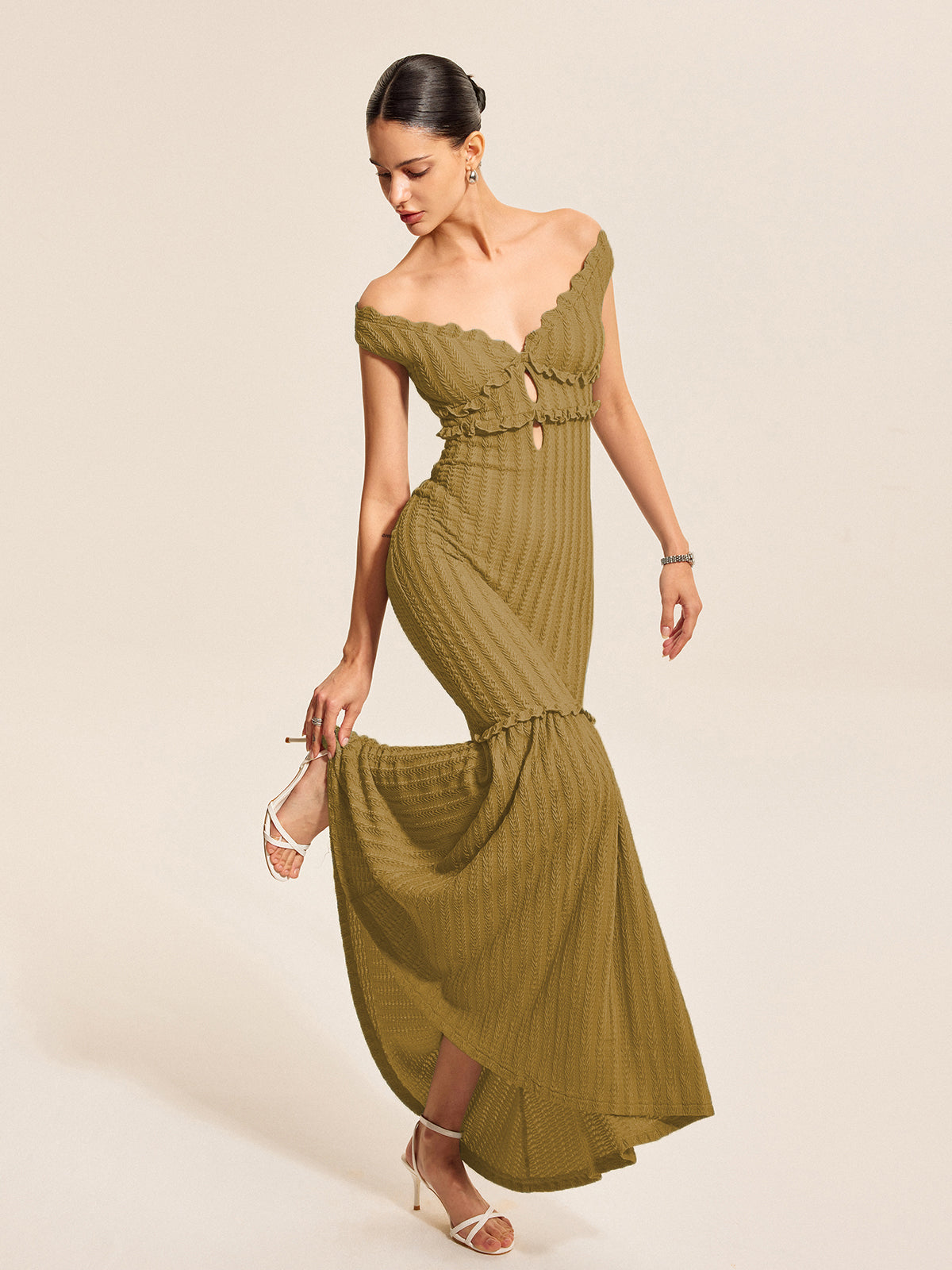 Omuz Açık Volan Detaylı Elbise