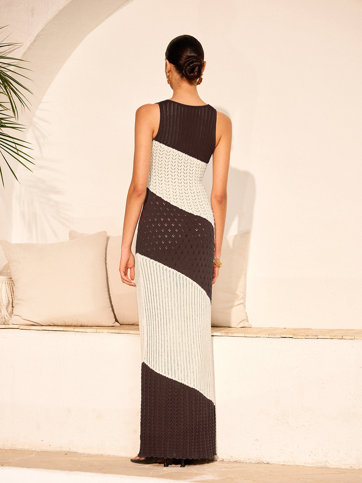 İki Renkli Tığ İşi Önden Bağlamalı Örgü Elbise