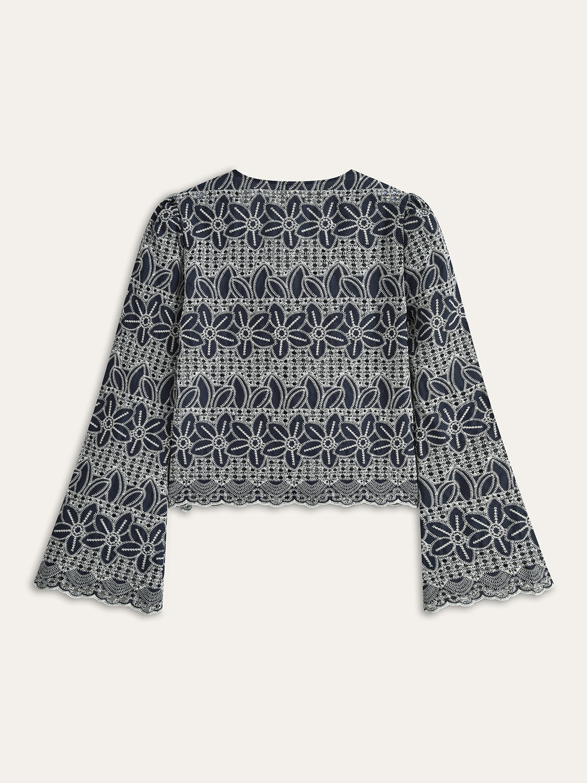 Önü Bağcıklı İşlemeli Bluz