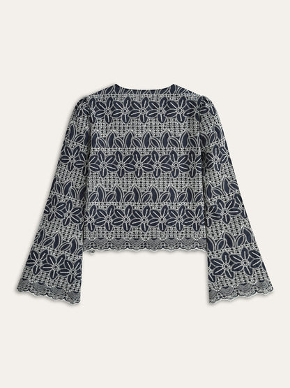 Önü Bağcıklı İşlemeli Bluz