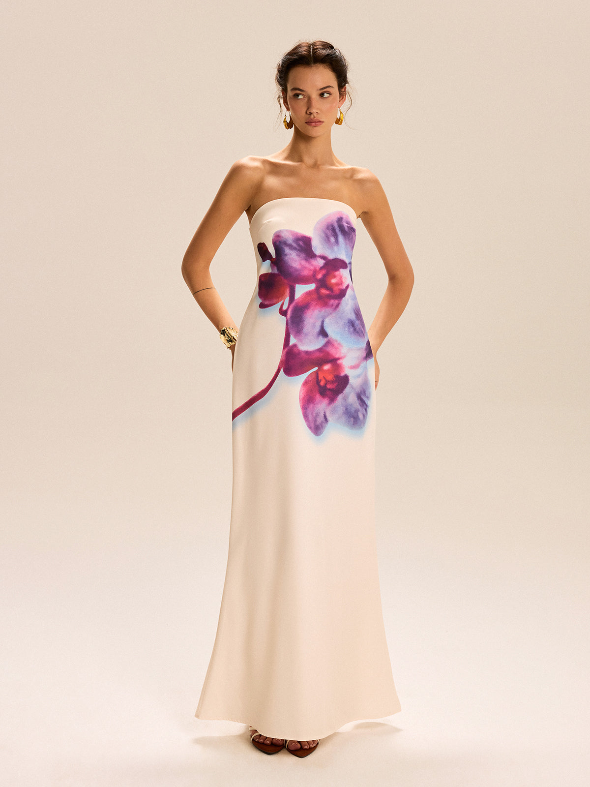 Straplez Çiçek Desenli Uzun Elbise