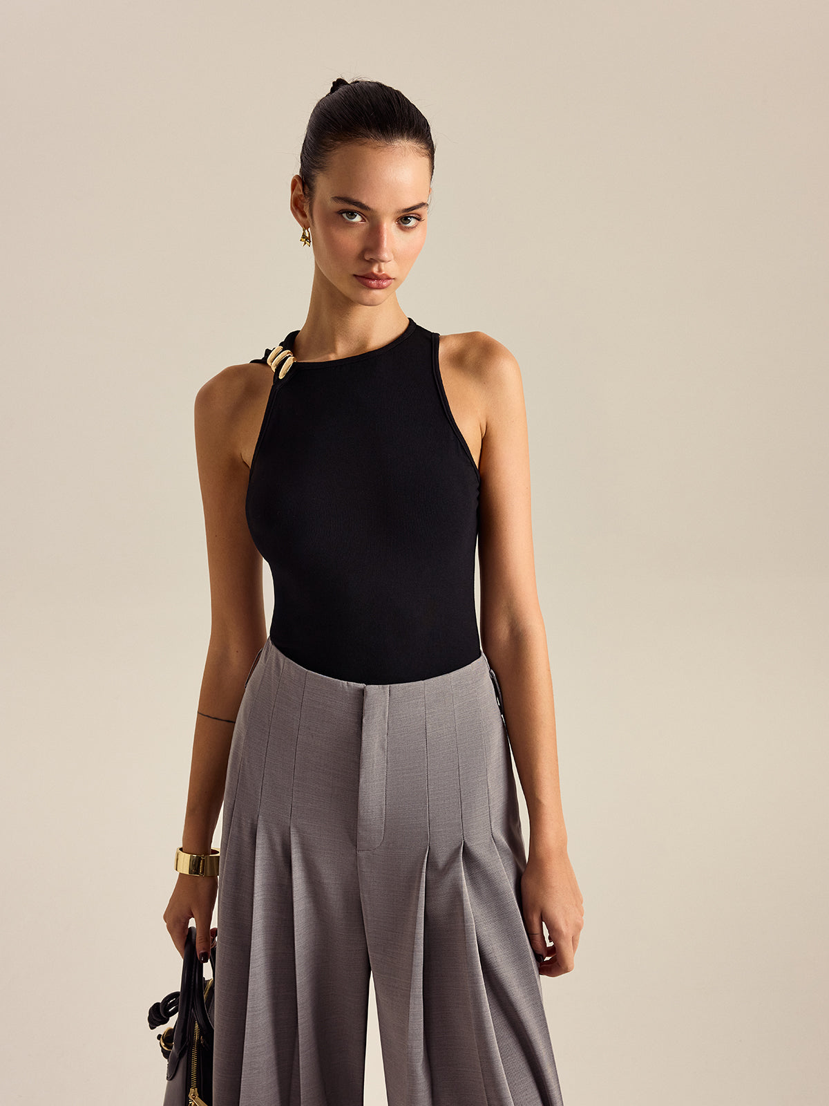 Metal Dekorlu Kolsuz Üst