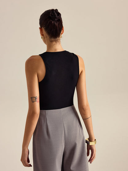 Metal Dekorlu Kolsuz Üst