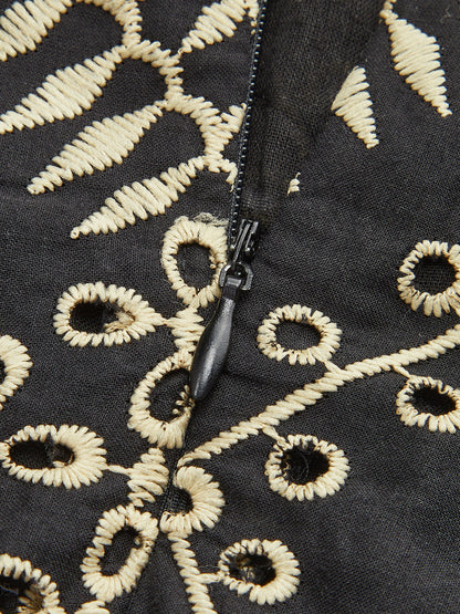 İşlemeli Kesikli Uzun Elbise