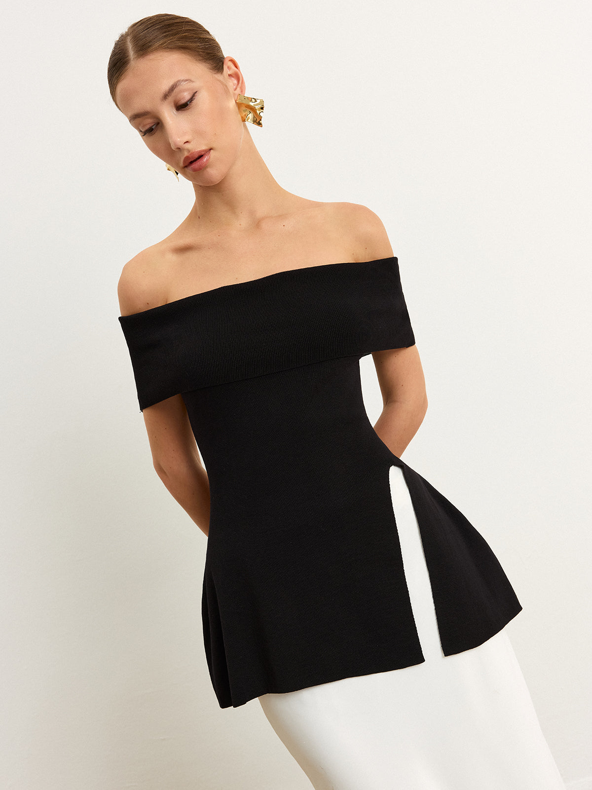 Omuzları Açık Yırtmaçlı Örgü Üst