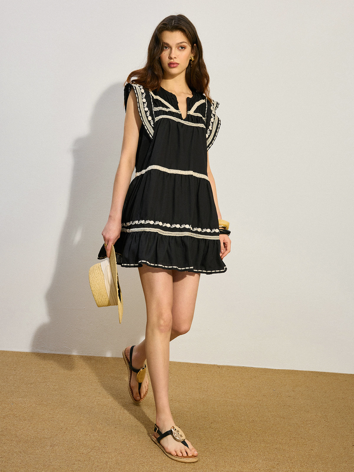 Volanlı Etek Ucu İşlemeli Mini Elbise