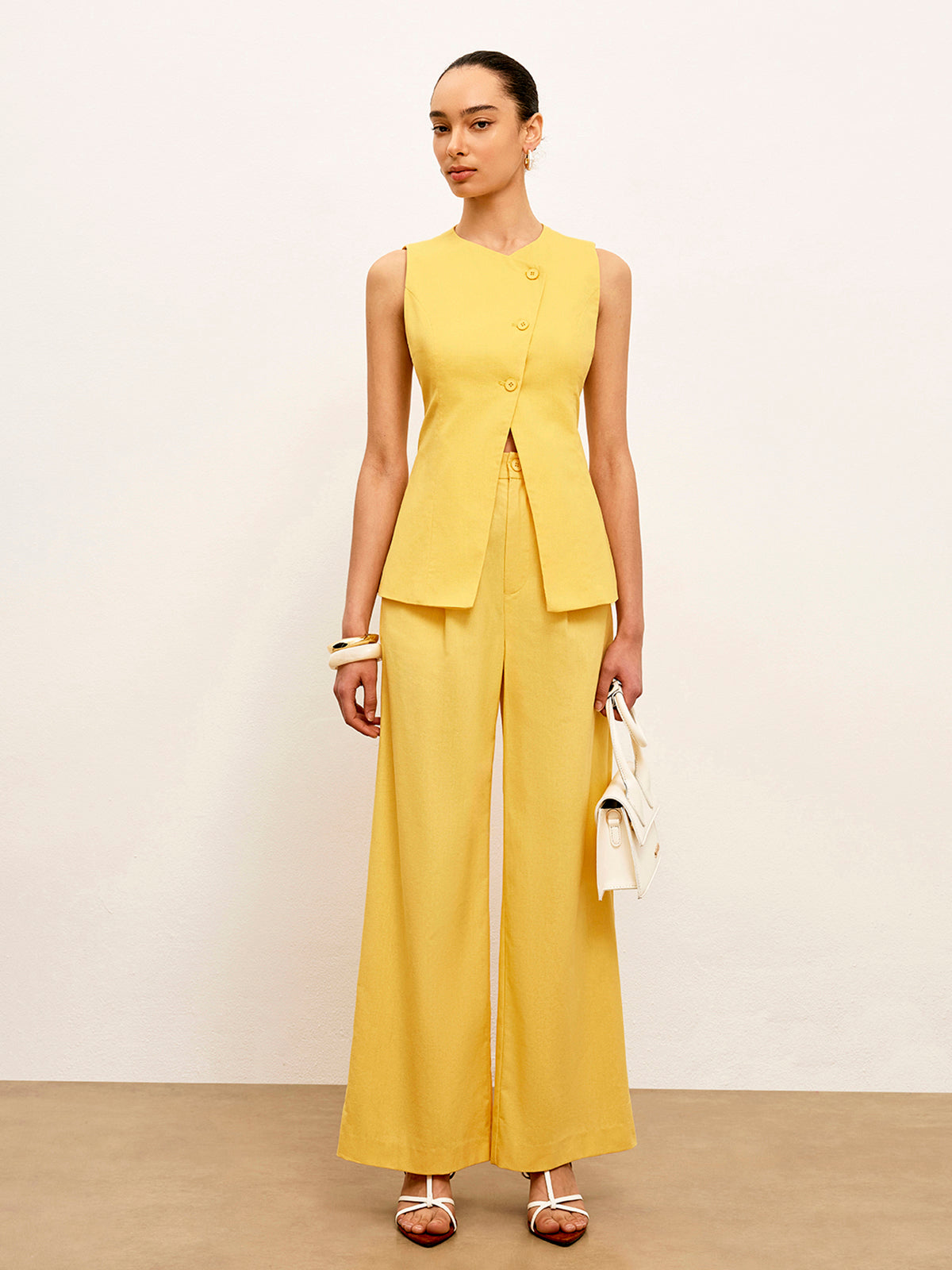 Keten ve Pamuklu Asimetrik Düğmeli Kolsuz Yelek