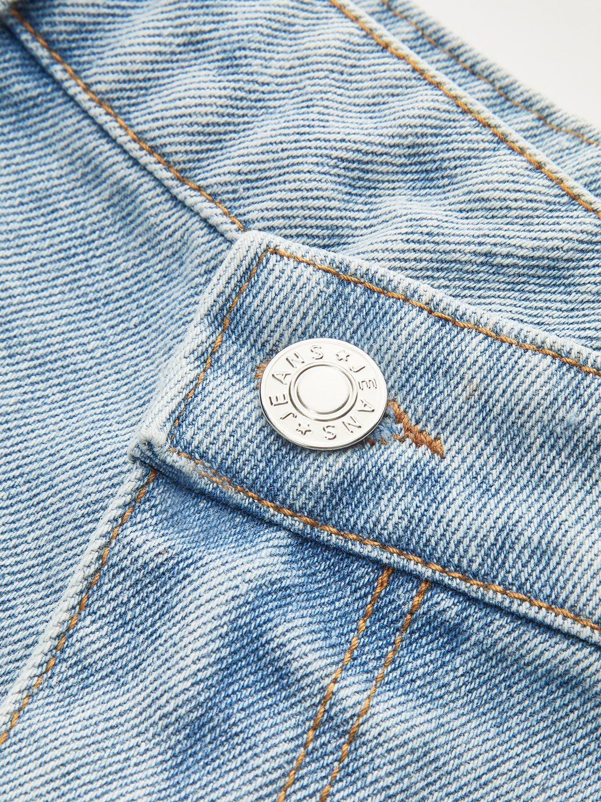 Asimetrik Bel Yıpranmış Kot Şort