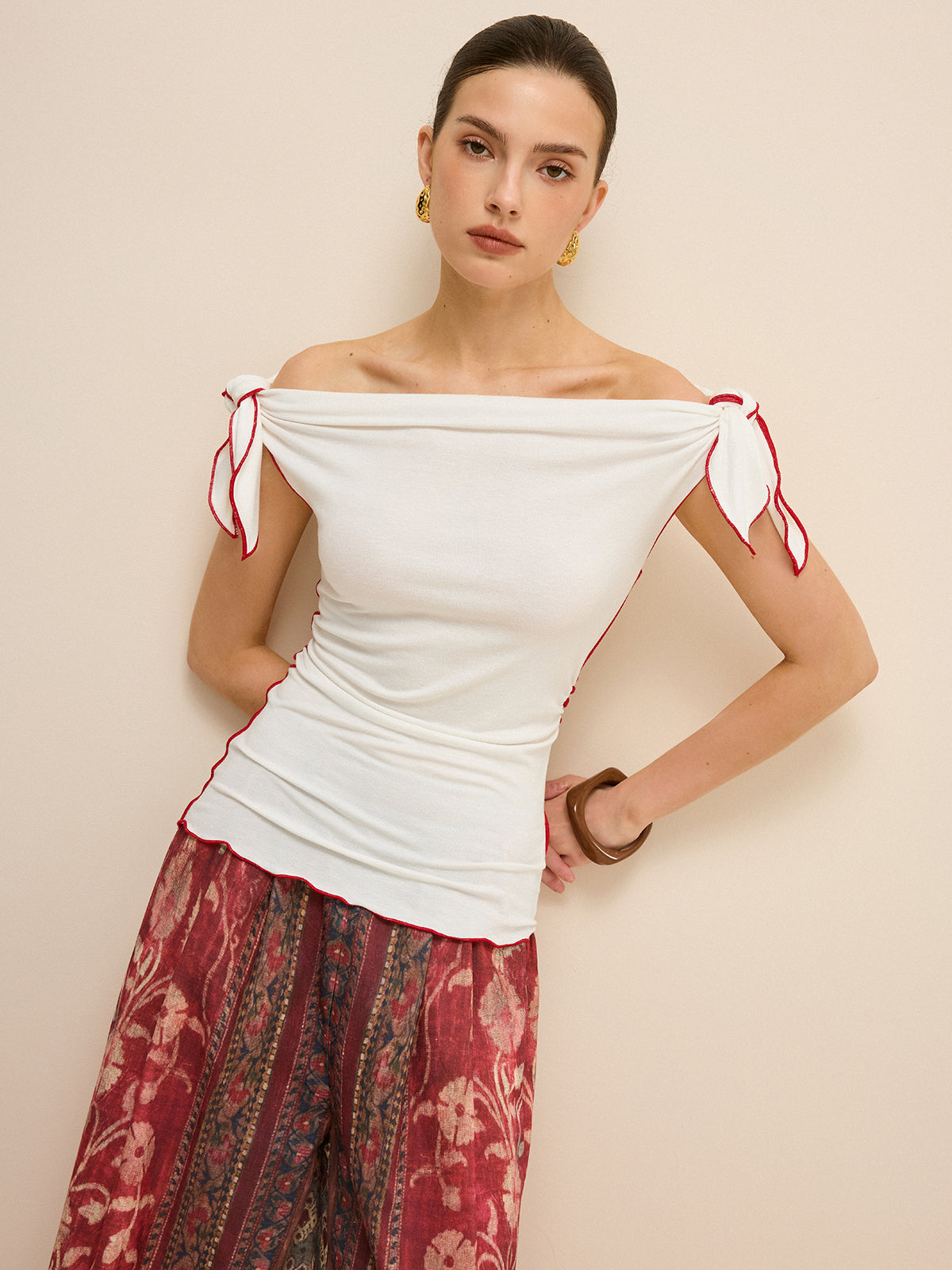 Omuz Açık Kontrast Kesim Düğümlü Üst