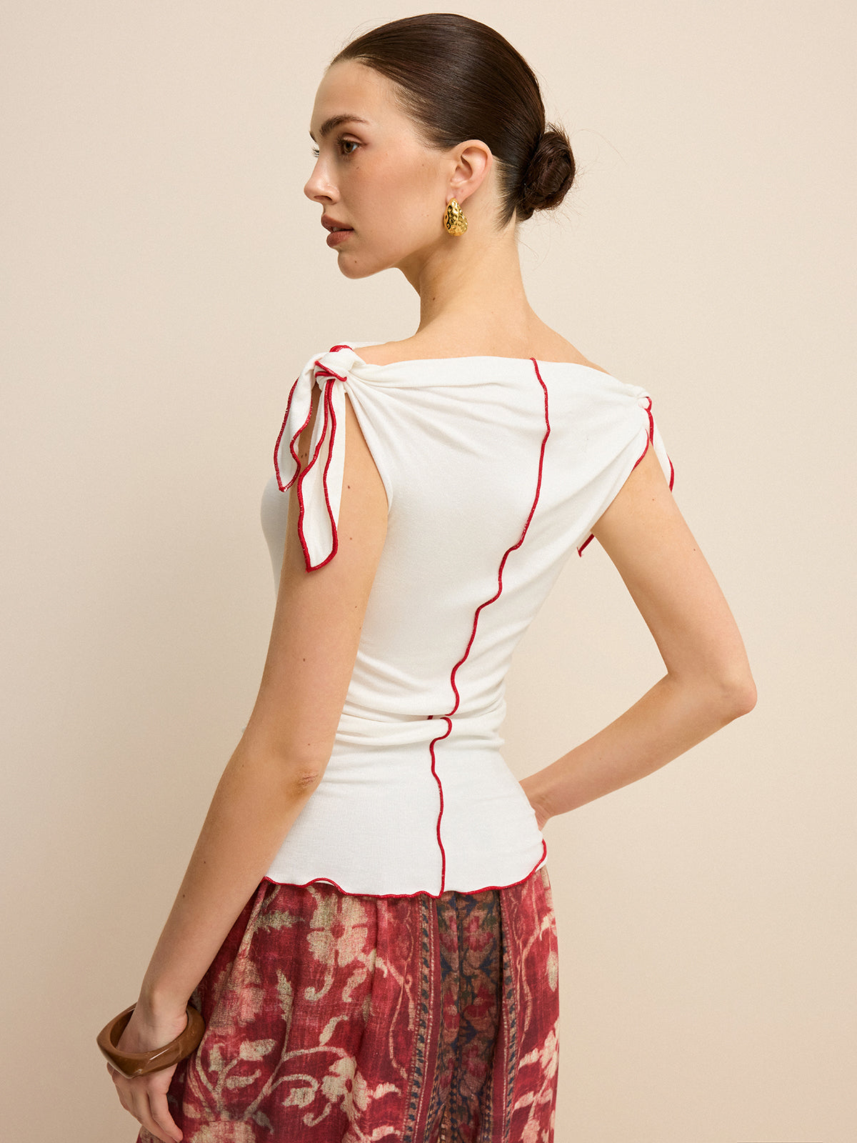 Omuz Açık Kontrast Kesim Düğümlü Üst