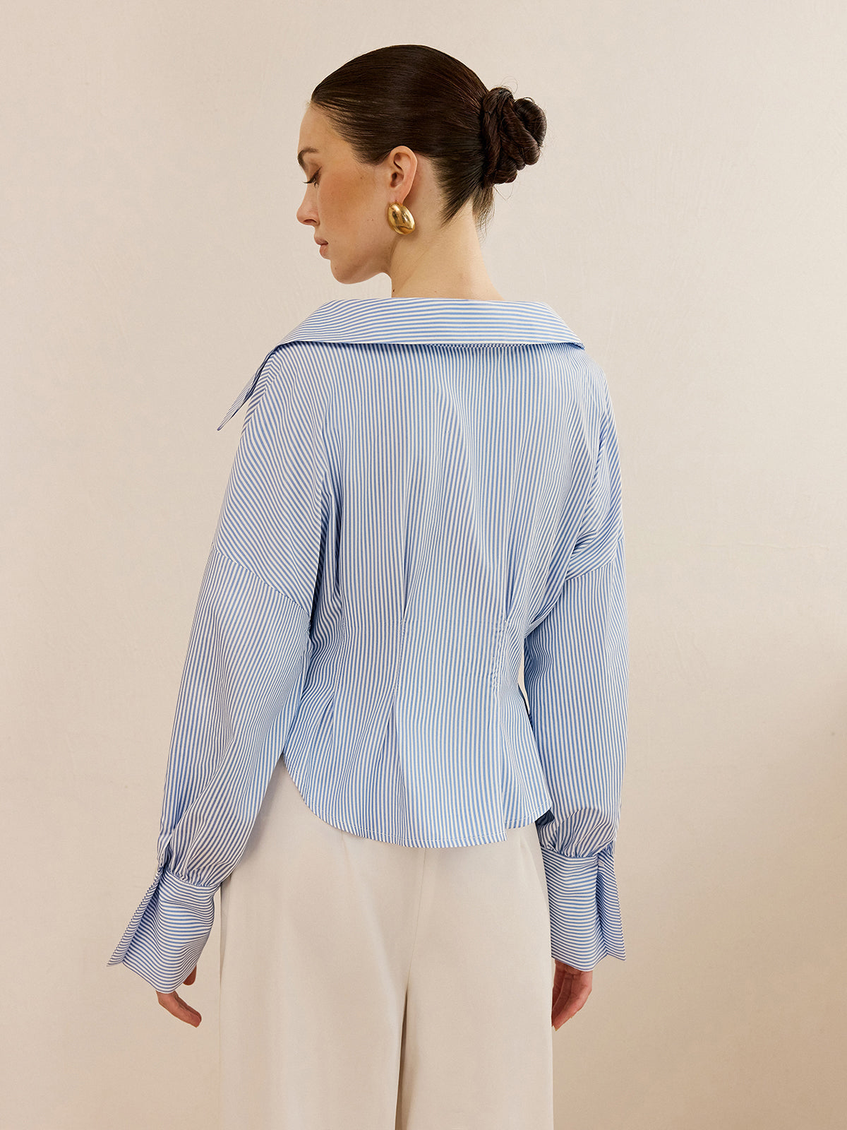 Beli Sıkılaştıran Tasarımlı Çizgili Yakalı Gömlek