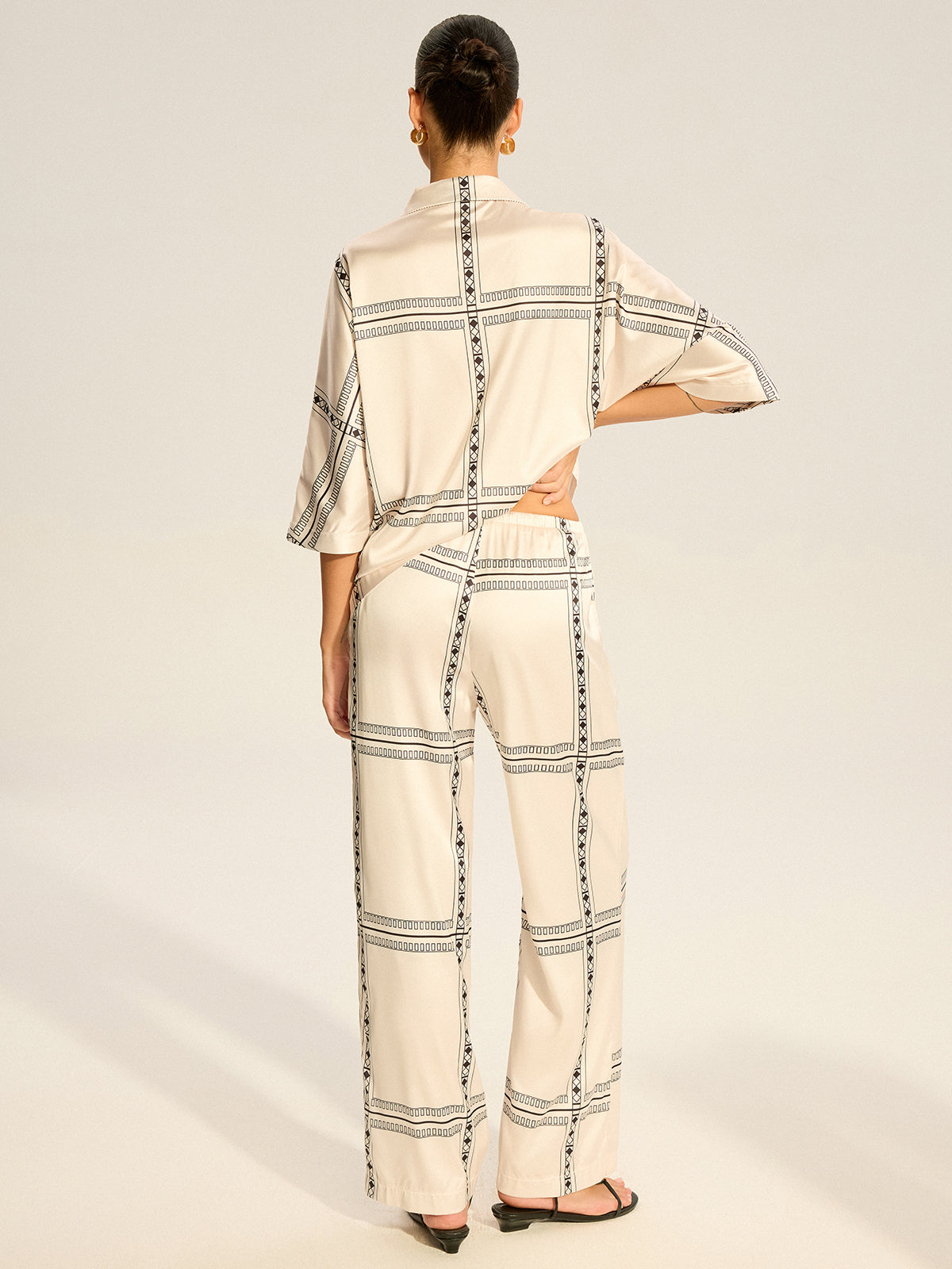 Geometrik Baskılı Saten Pantolon Takımı