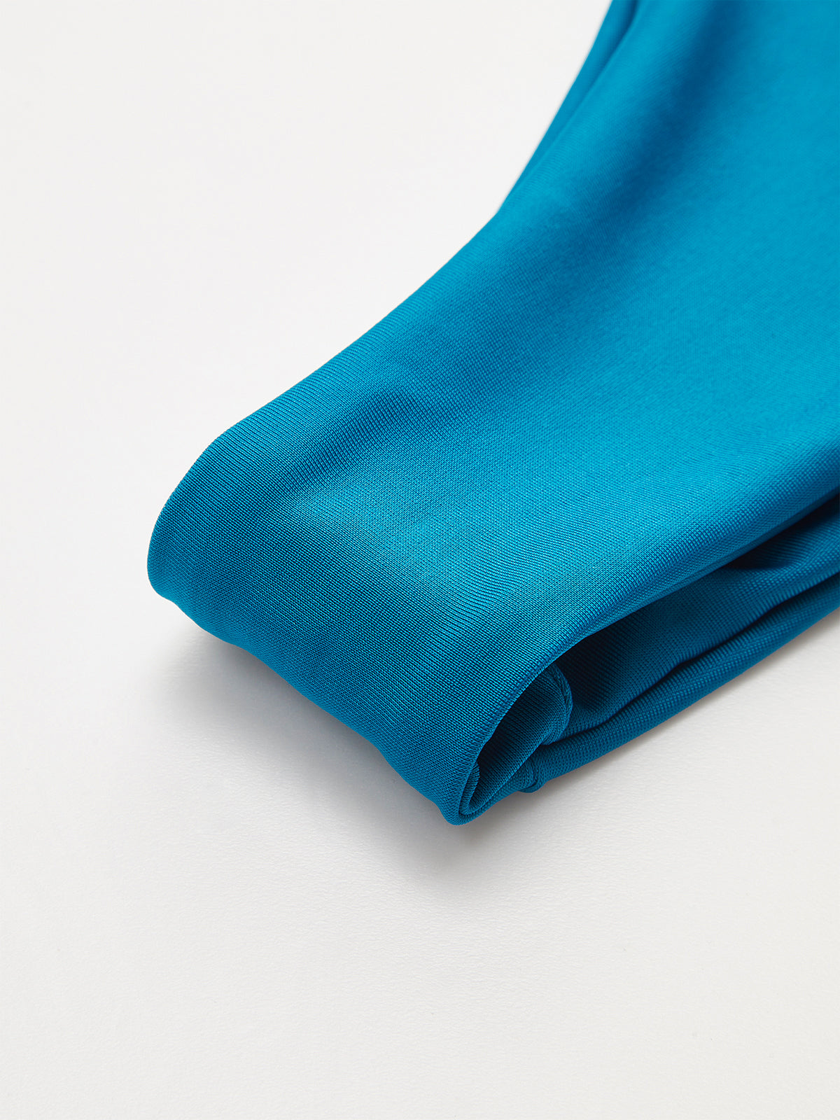 Üçgen Üst ve İki Alt Stil Bikini Takımı