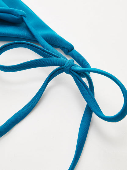 Üçgen Üst ve İki Alt Stil Bikini Takımı