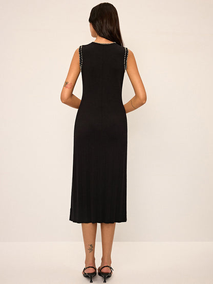 İnci Detaylı Kolsuz Örme Midi Elbise