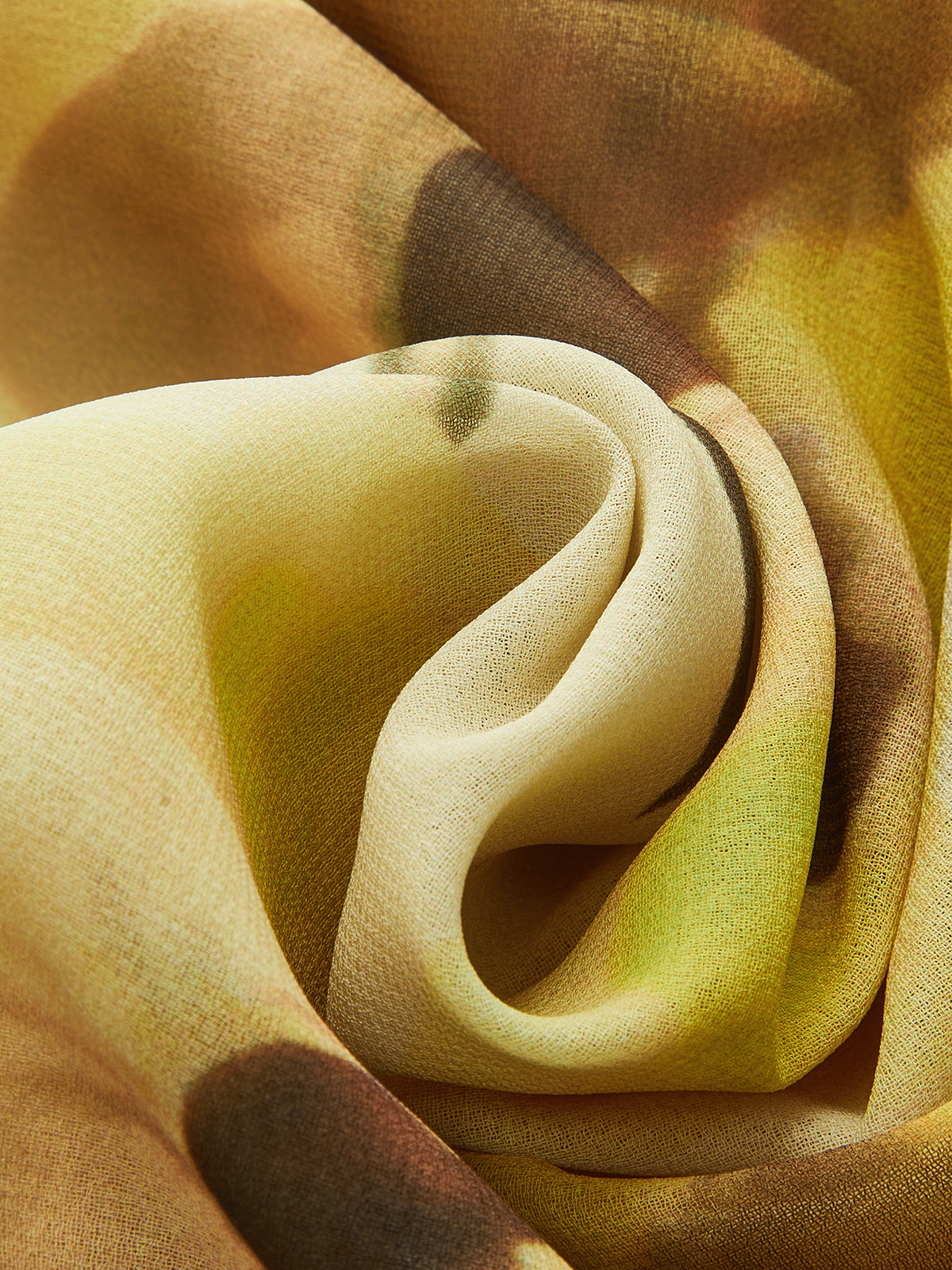 Yarı Şeffaf Pileli Çiçek Desenli Önden Bağlamalı Gömlek