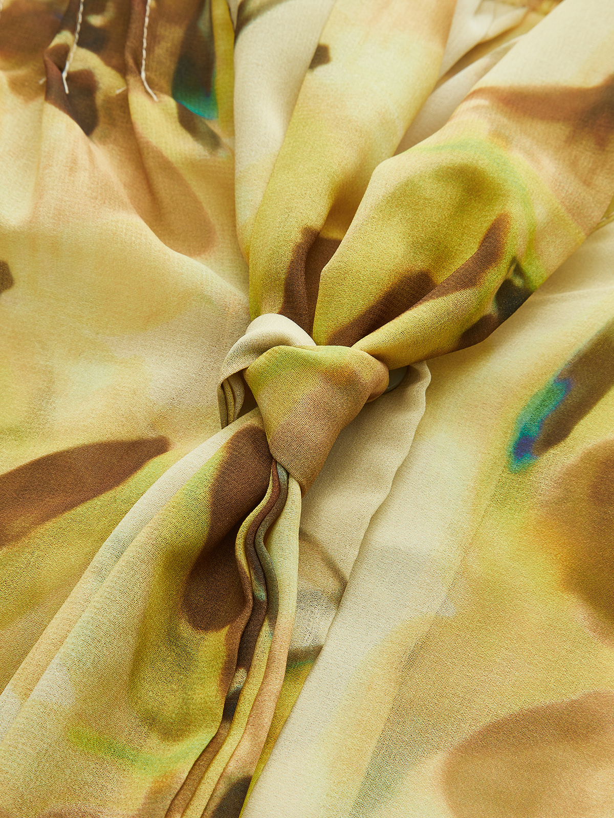 Yarı Şeffaf Pileli Çiçek Desenli Önden Bağlamalı Gömlek