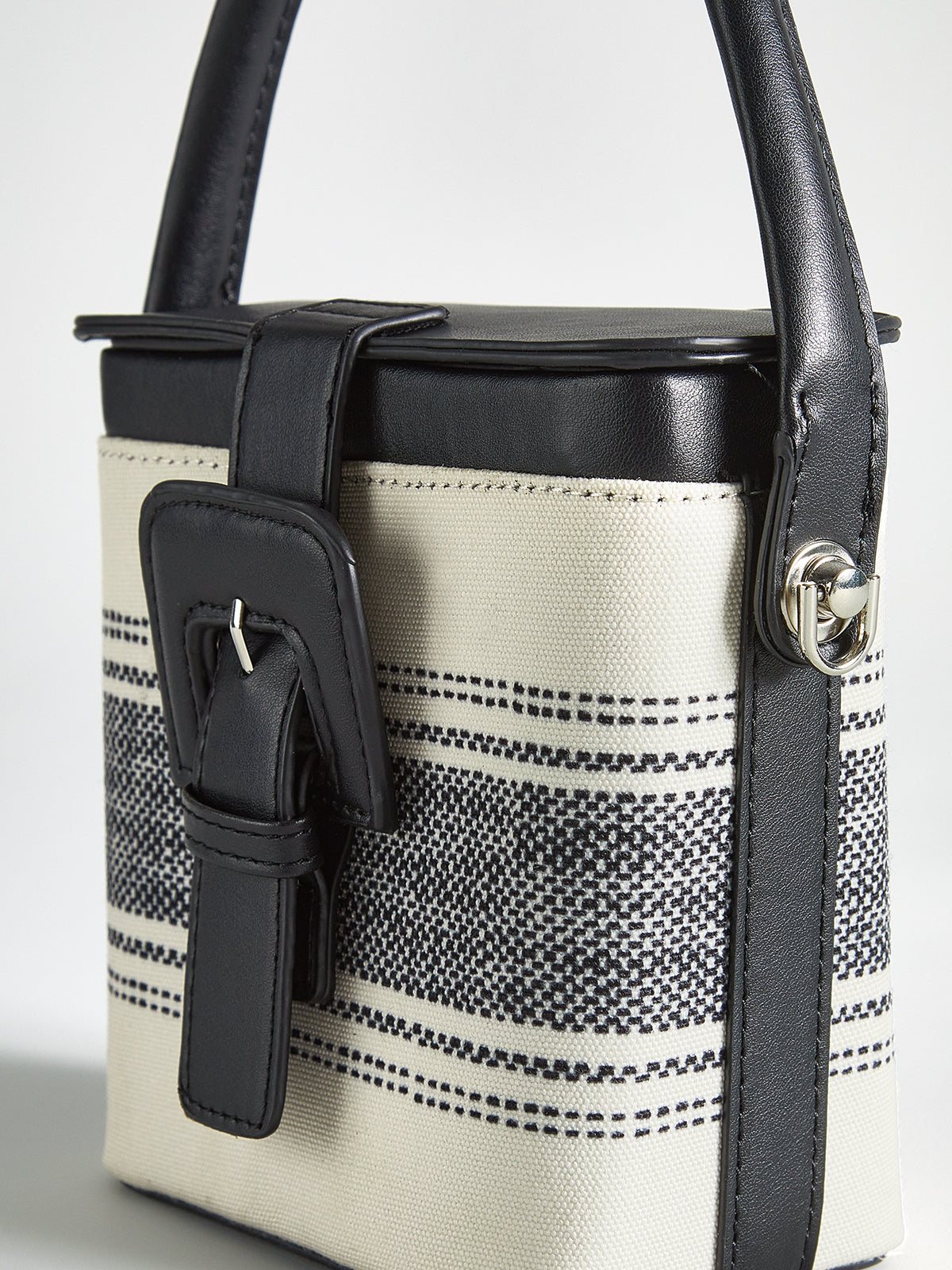 Çizgili Saplı Kutu Çanta