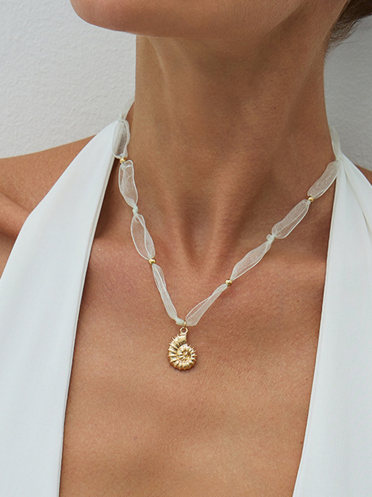 Tül Boncuklu Deniz Kabuğu Kolye