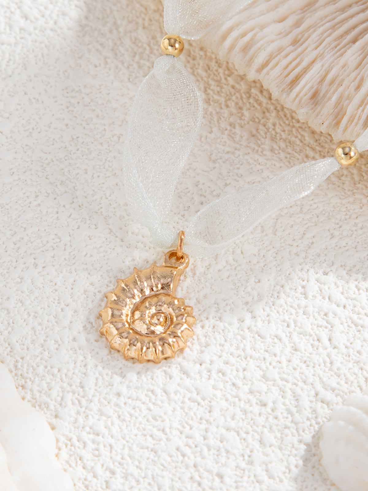 Tül Boncuklu Deniz Kabuğu Kolye