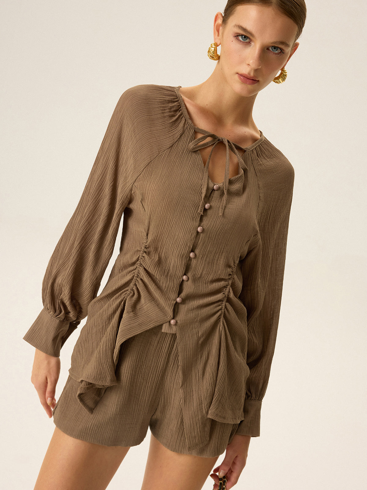 Büzgülü V Yaka Dokulu Şort Takımı