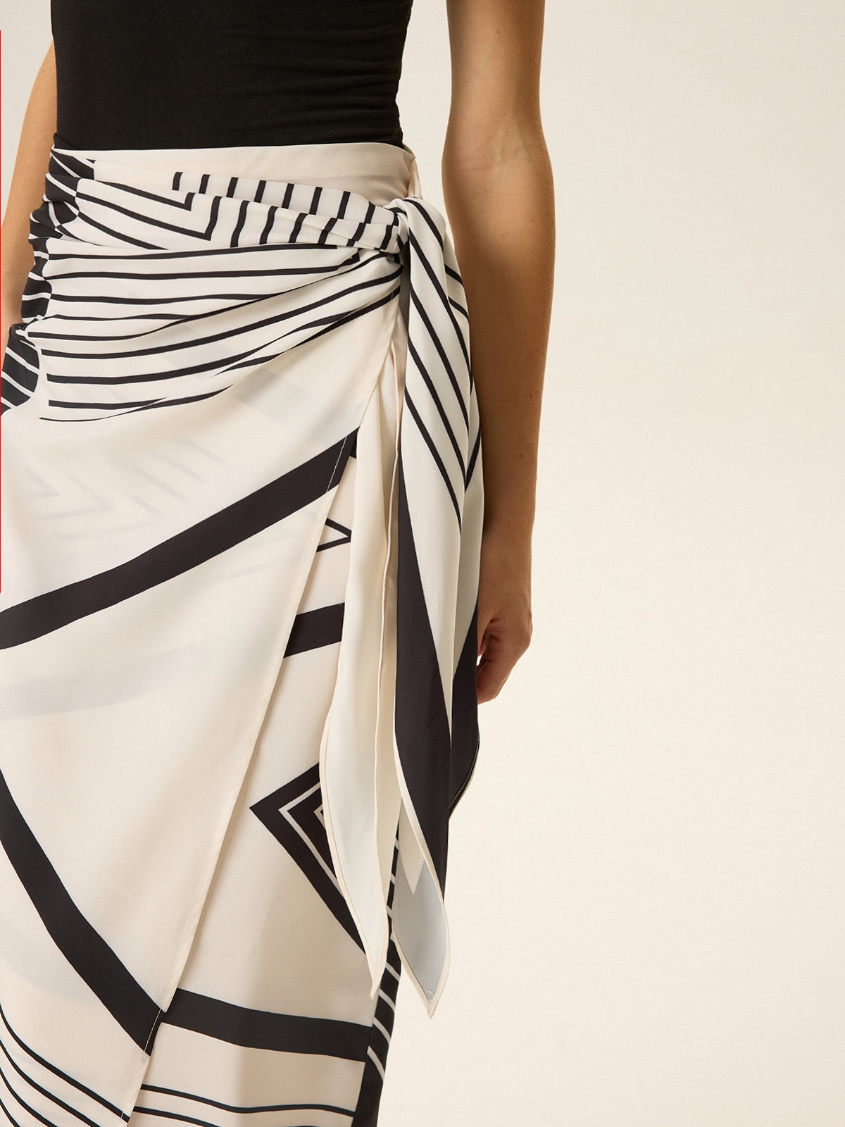 Kolsuz Üst ve Baskılı Etek Takımı