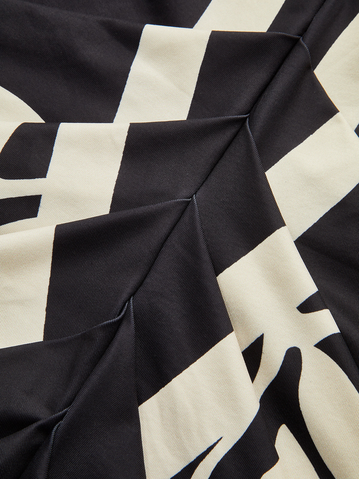 Çiçek Baskılı Büzgülü Derin V Yaka Midi Elbise