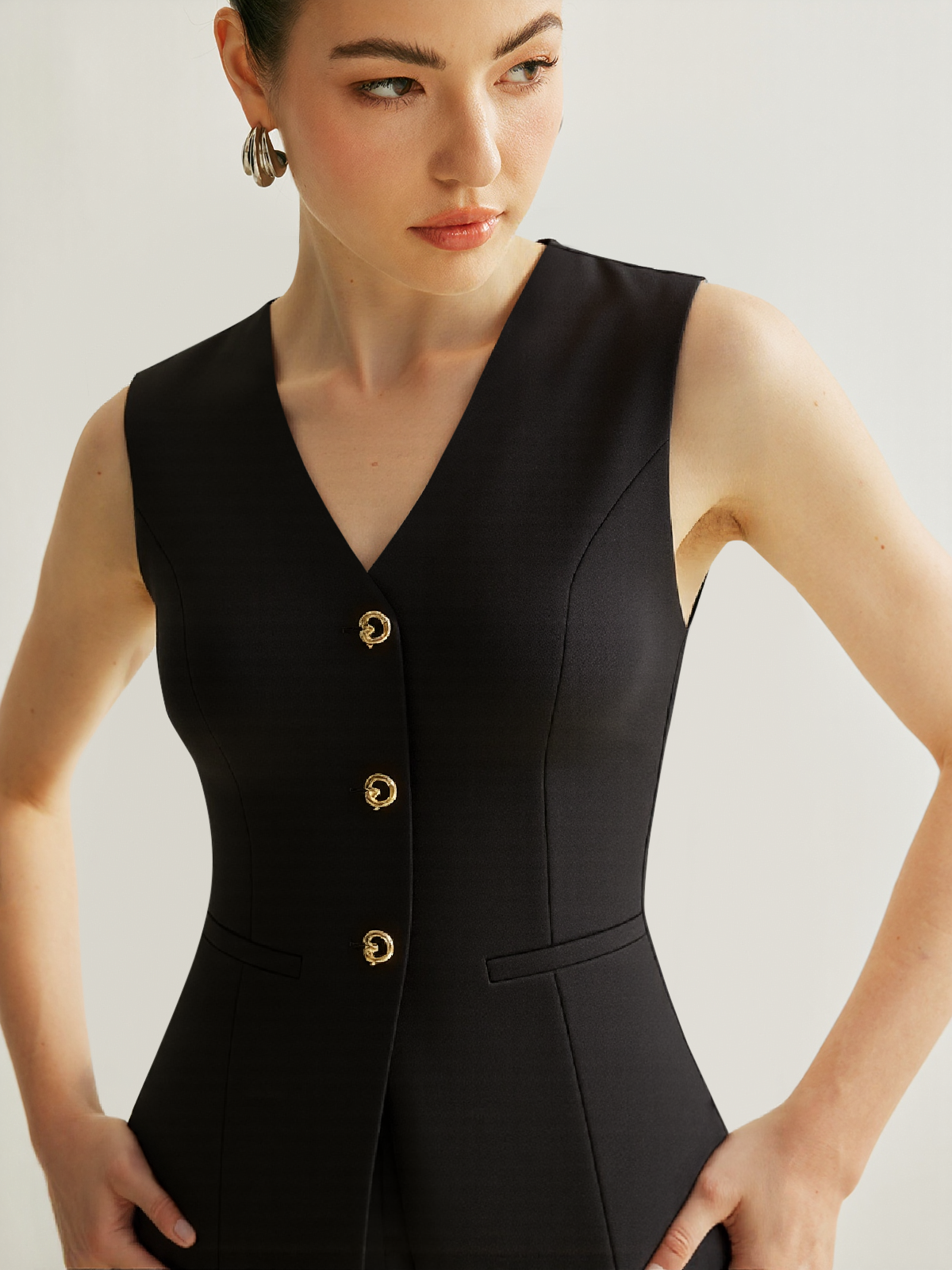 Metal Detaylı V Yaka Yelek