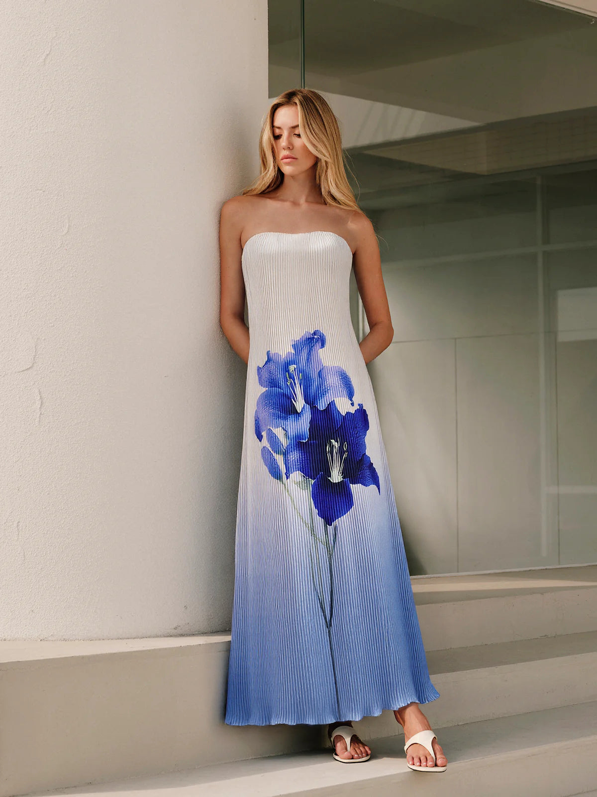 Çiçek Desenli Degrade Straplez Pileli Uzun Elbise