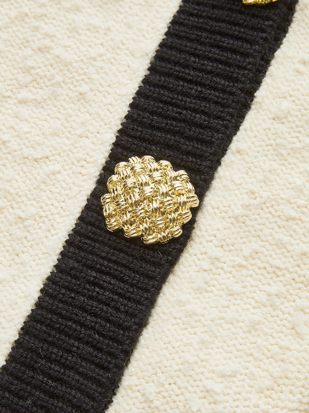 Kontrast Kesim Metal Düğmeli Dokulu Örgü Yelek