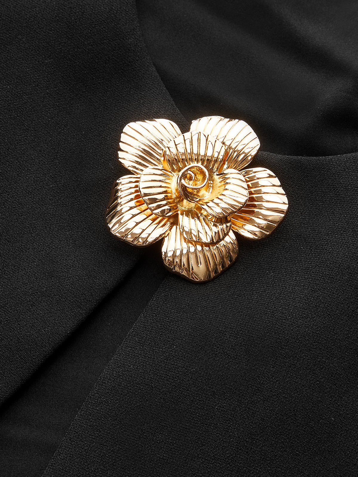 Çıkarılabilir Pelerin Metal Çiçek Detaylı Elbise Takımı