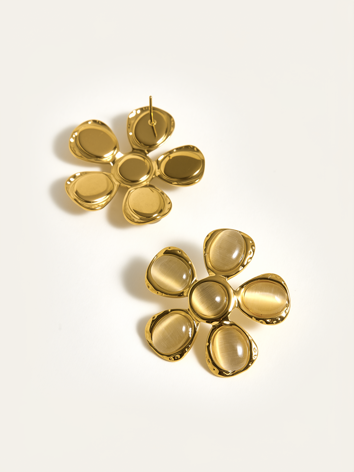 Kedi Gözü Taşlı Çiçek Küpeleri