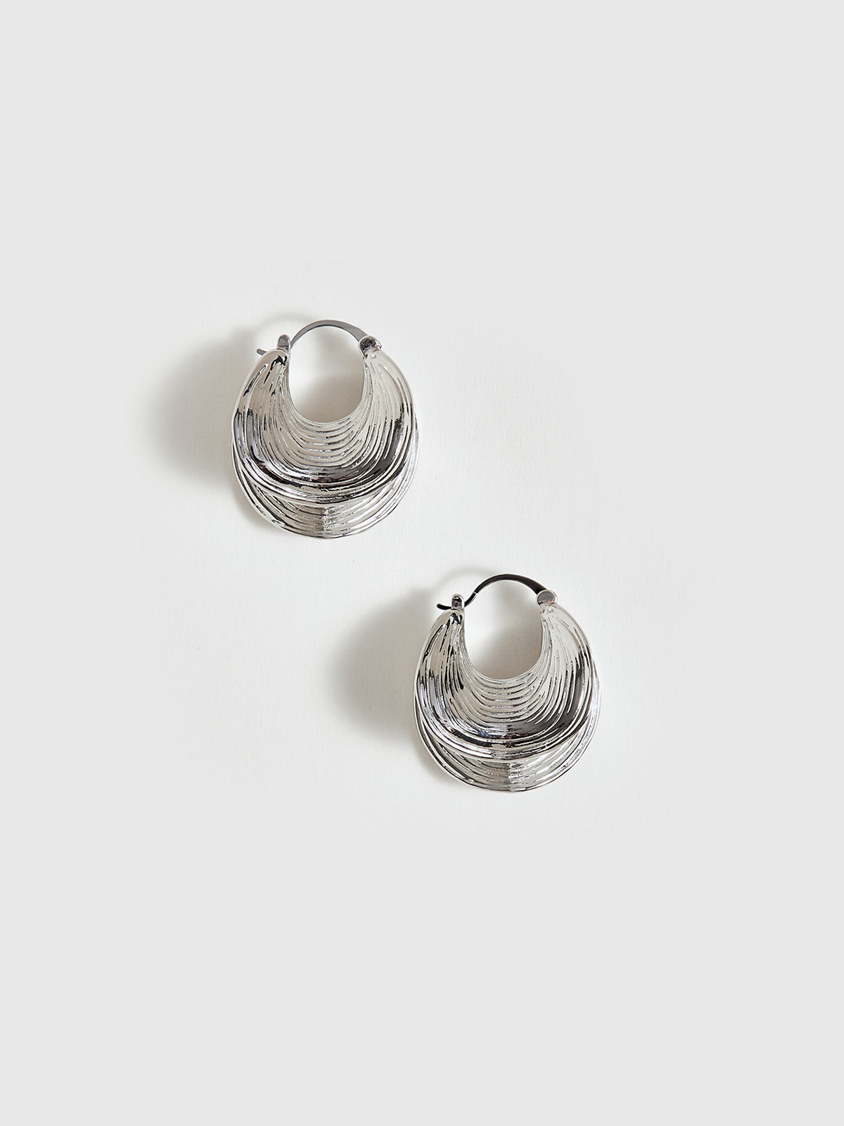 Dokulu Halka Küpeler