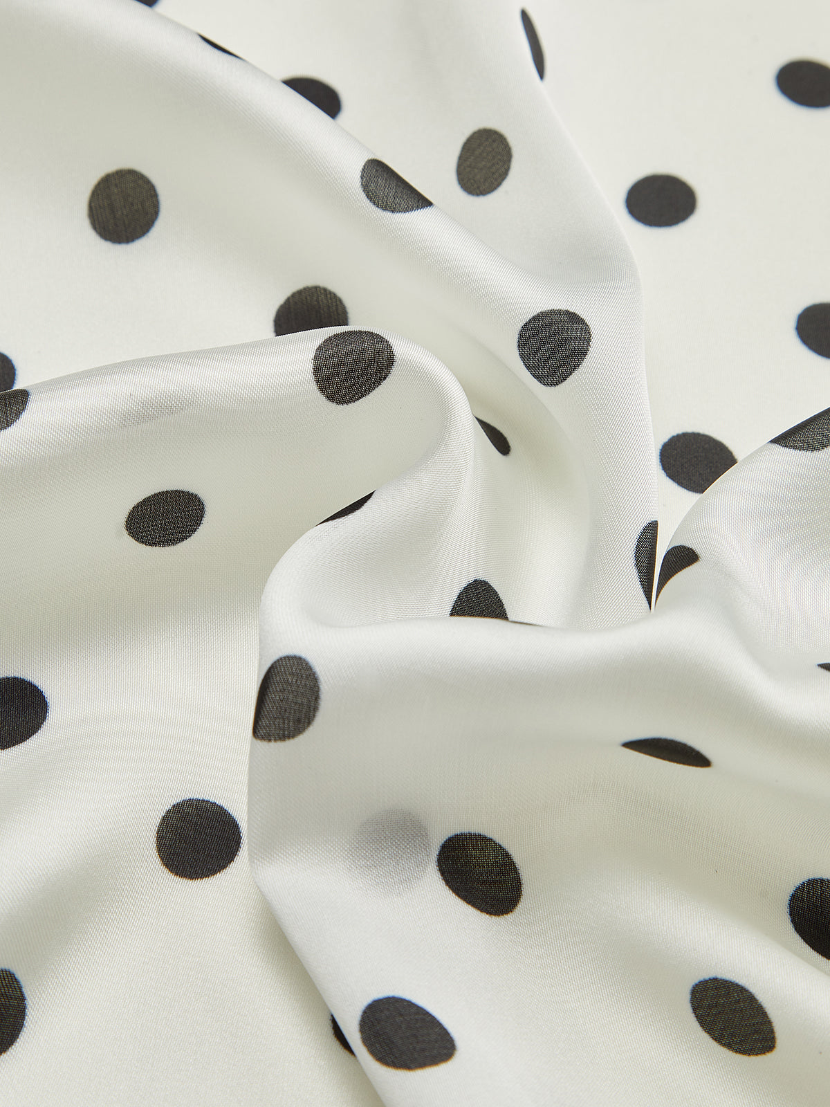 Puantiyeli Kare Eşarp