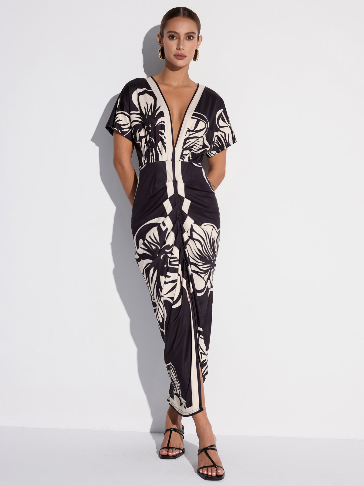 Çiçek Baskılı Büzgülü Derin V Yaka Midi Elbise