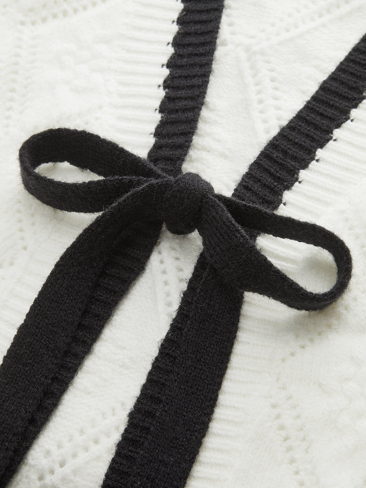 Kontrast Kenarlı Önü Bağcıklı Örgü Hırka