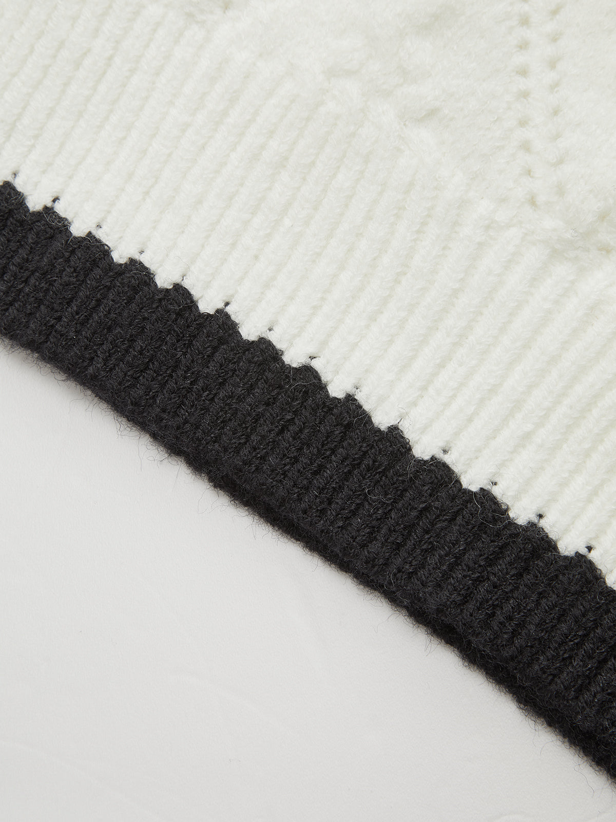 Kontrast Kenarlı Önü Bağcıklı Örgü Hırka