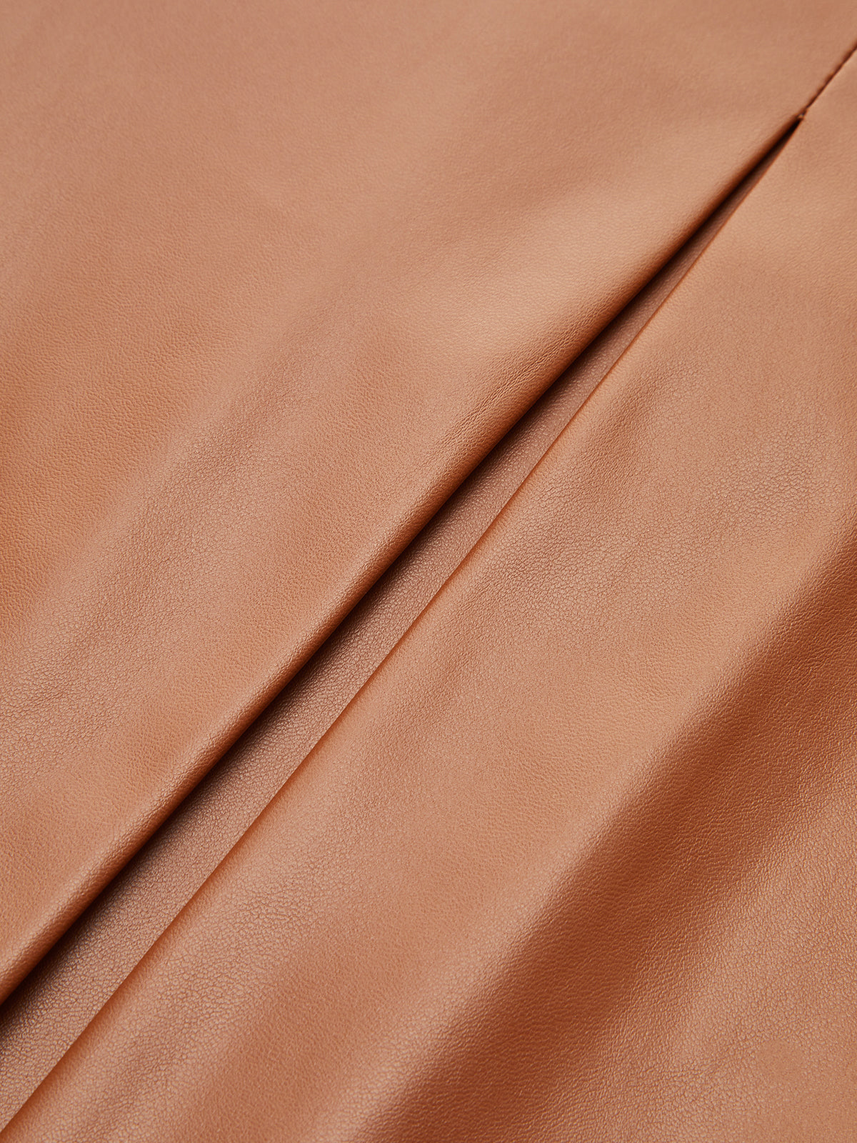 Pileli Suni Deri Şort