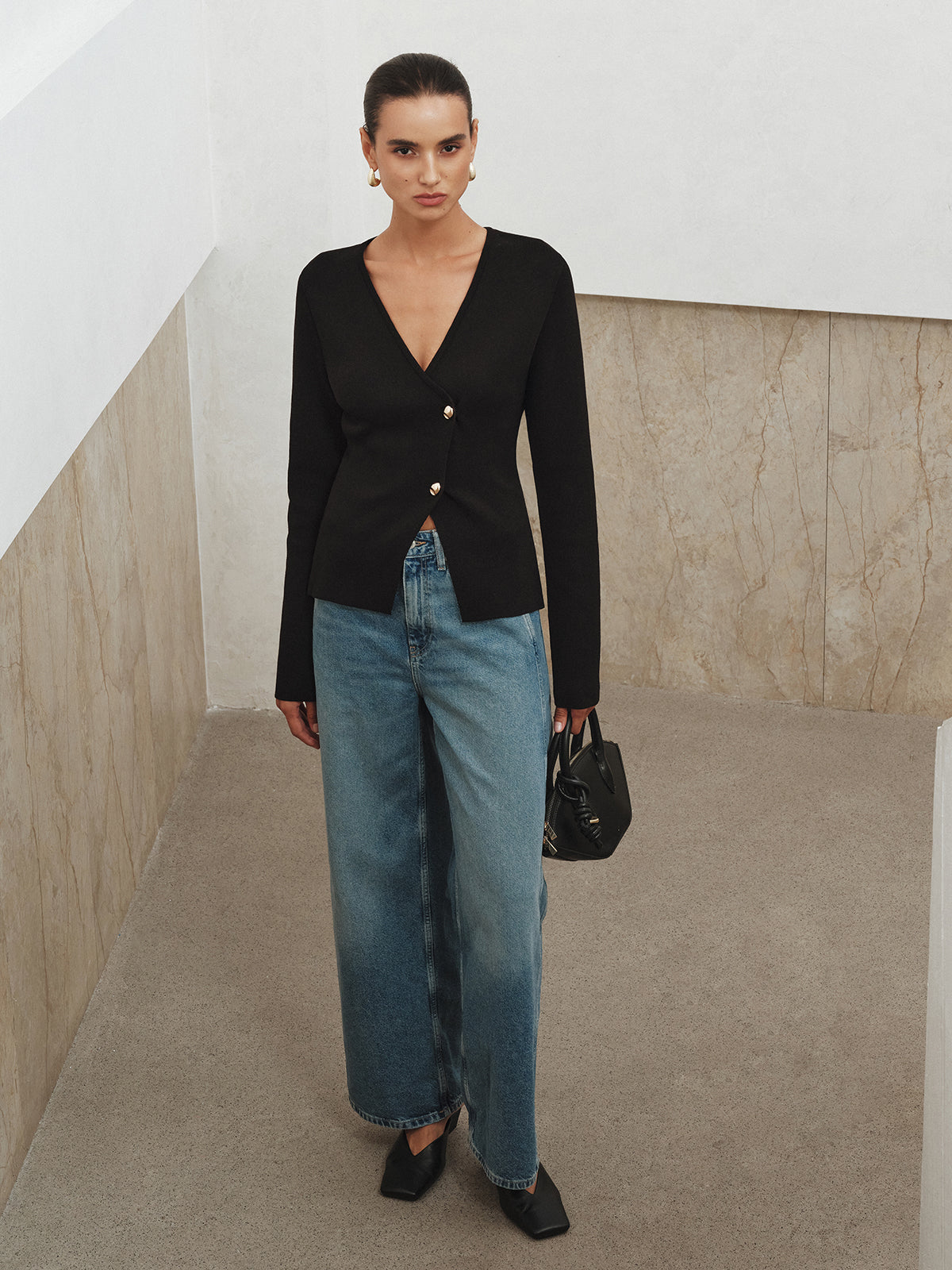 Asimetrik Düğmeli Örgü Hırka