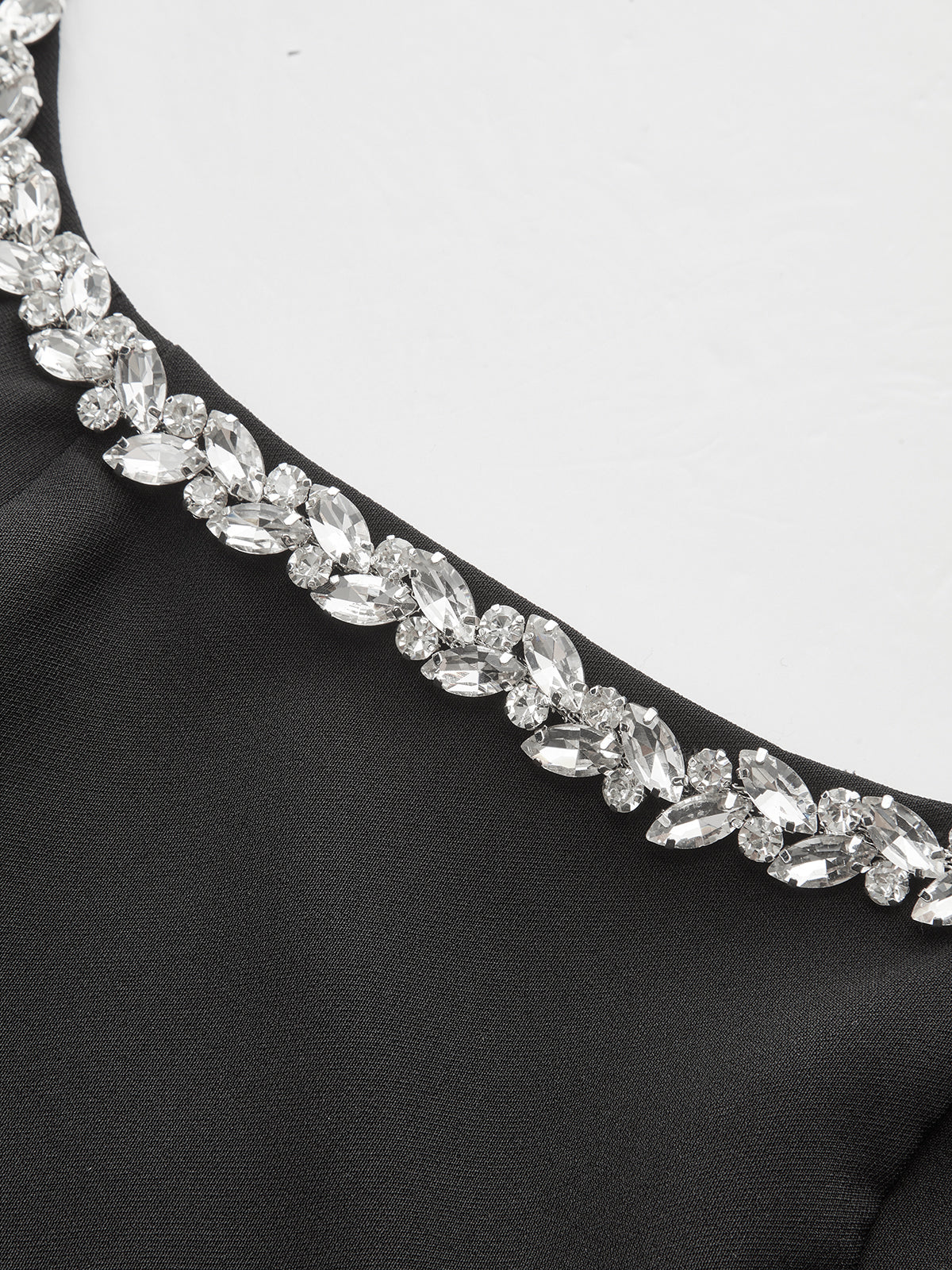 Kolsuz Kare Yaka Elmas Kesim Kloş Elbise