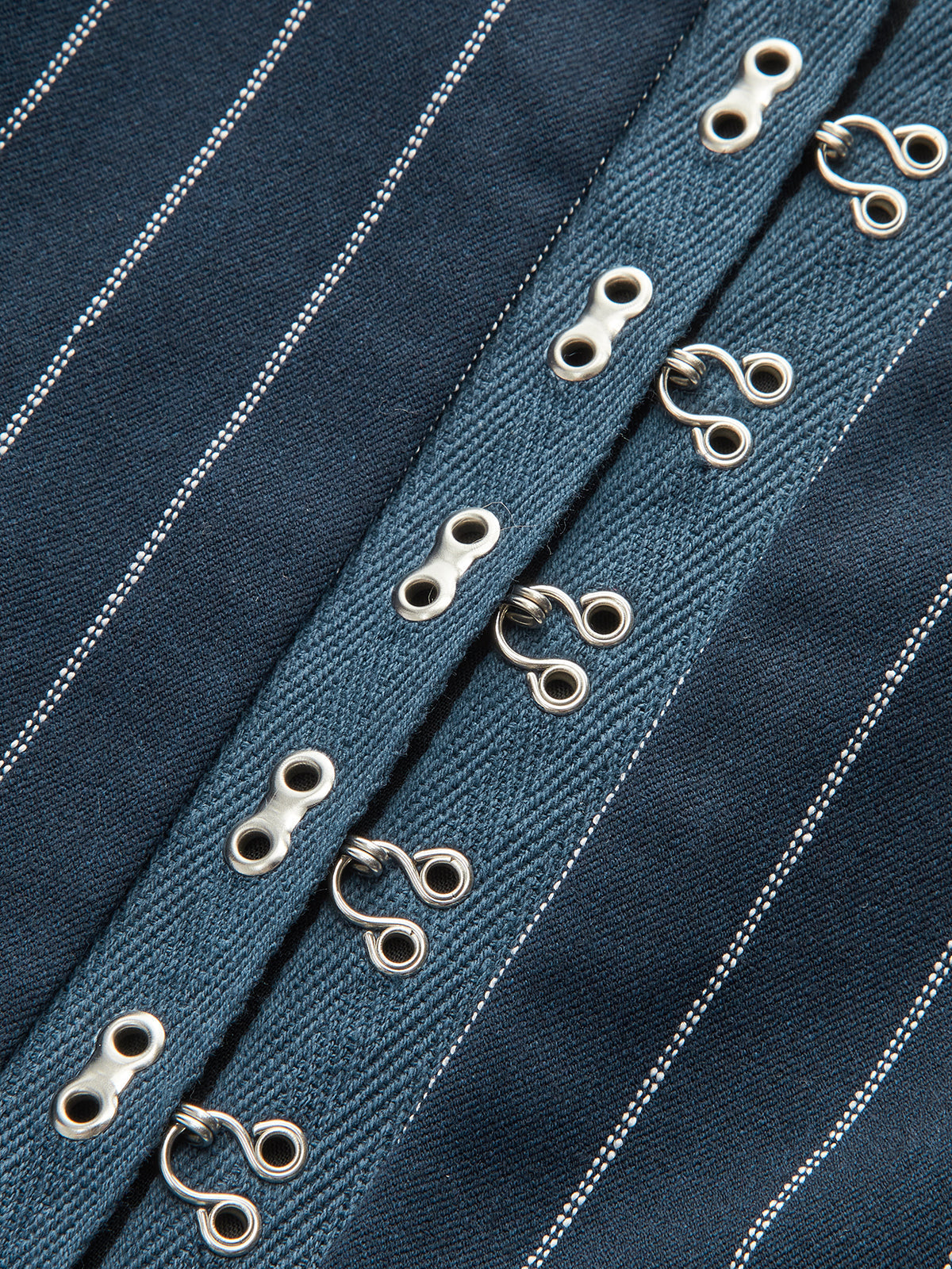 Kancalı Gözlü Çizgili Üst ve Etek Takımı