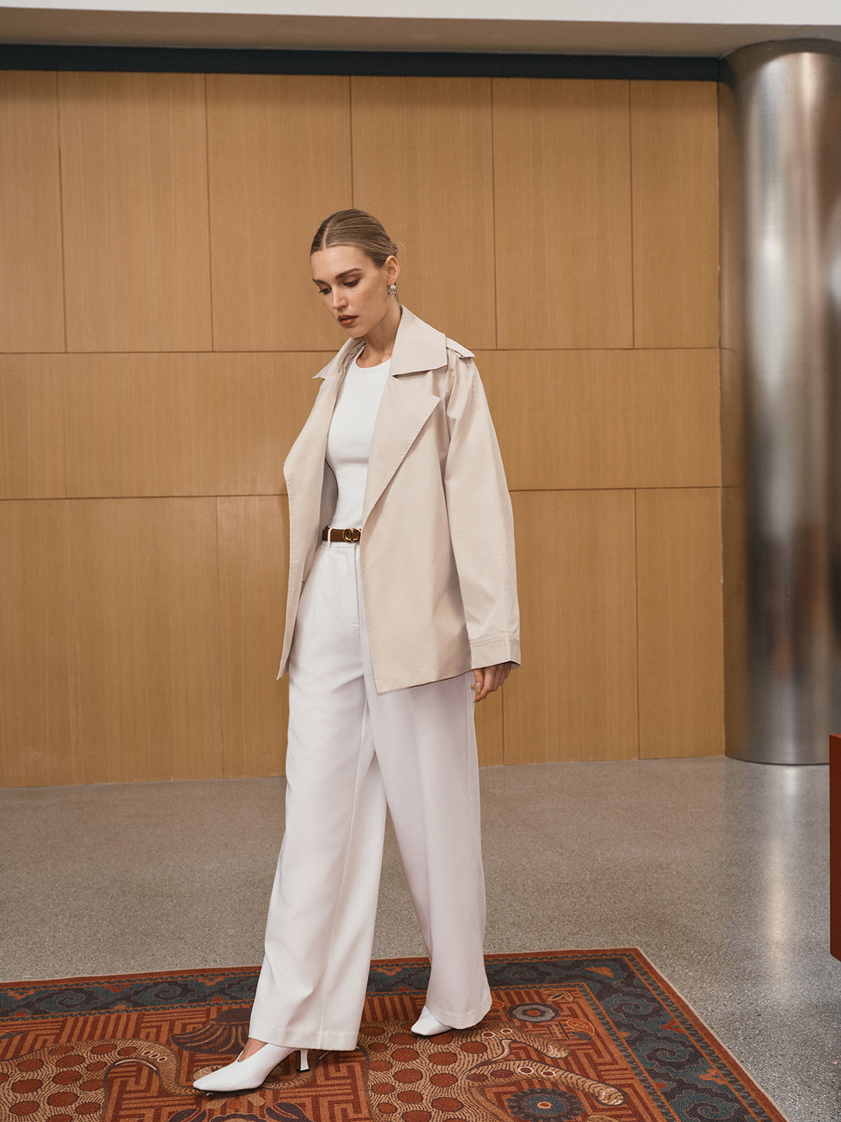 Geniş Yakalı Kemerli Trençkot